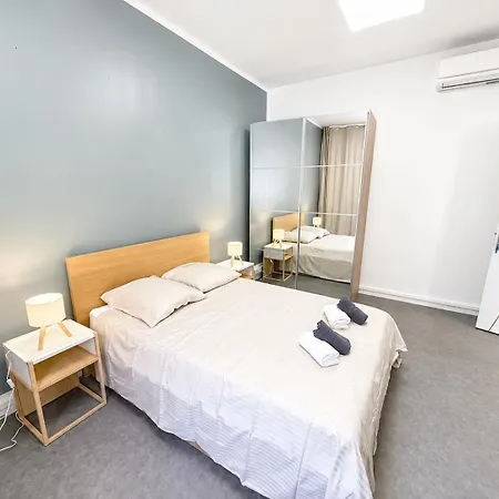 Cosy 5 100m2, Centre Ville, Draps Et Serviettes, Climatise, Parking Gratuit, Tgv, Arenes A Pied 5 Minutes شقة نيم