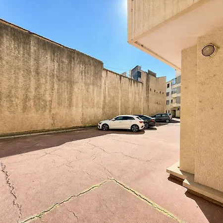 Cosy 5 100m2, Centre Ville, Draps Et Serviettes, Climatise, Parking Gratuit, Tgv, Arenes A Pied 5 Minutes شقة نيم