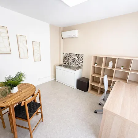 Cosy 5 100m2, Centre Ville, Draps Et Serviettes, Climatise, Parking Gratuit, Tgv, Arenes A Pied 5 Minutes شقة نيم